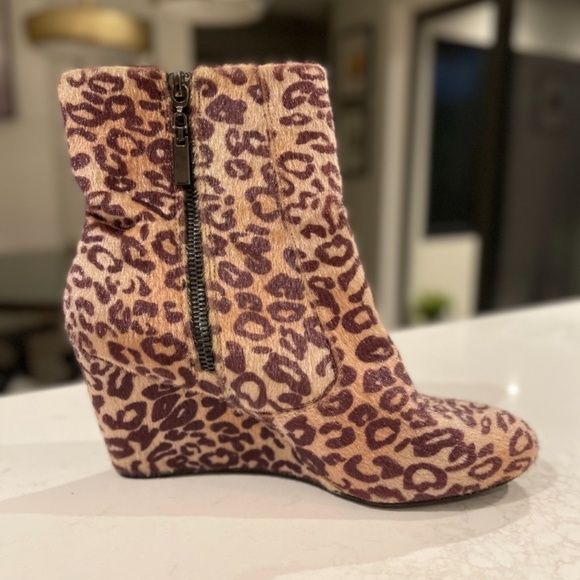 Super cool leopard print ankle booties - Picture 5 of 9